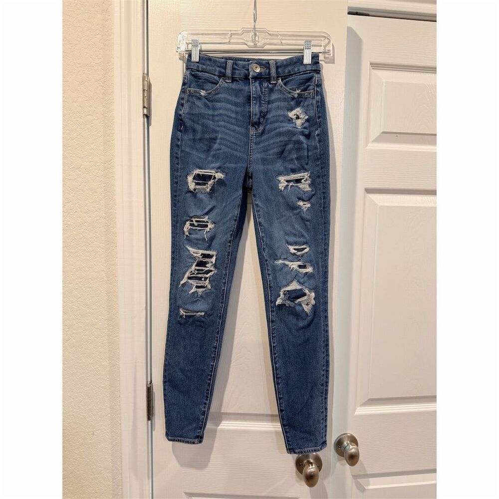 American Eagle Women's Size 00 Distressed Skinny Blue Jeans